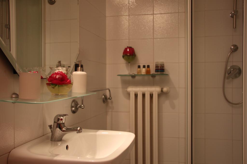 Easy Cosi Affittacamere Barolo Habitación foto