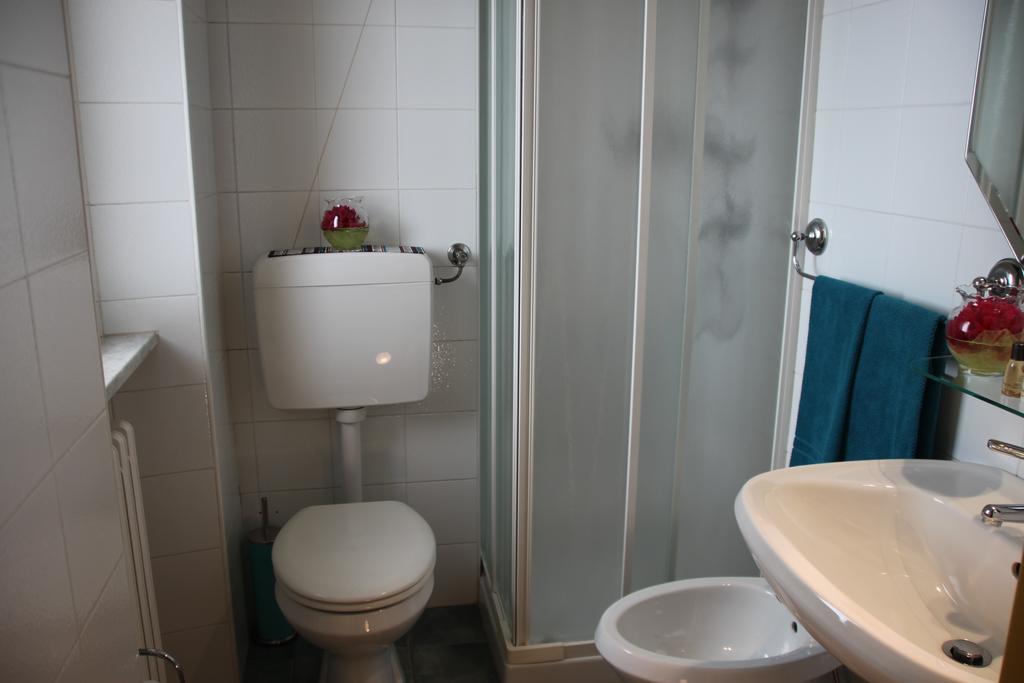 Easy Cosi Affittacamere Barolo Habitación foto